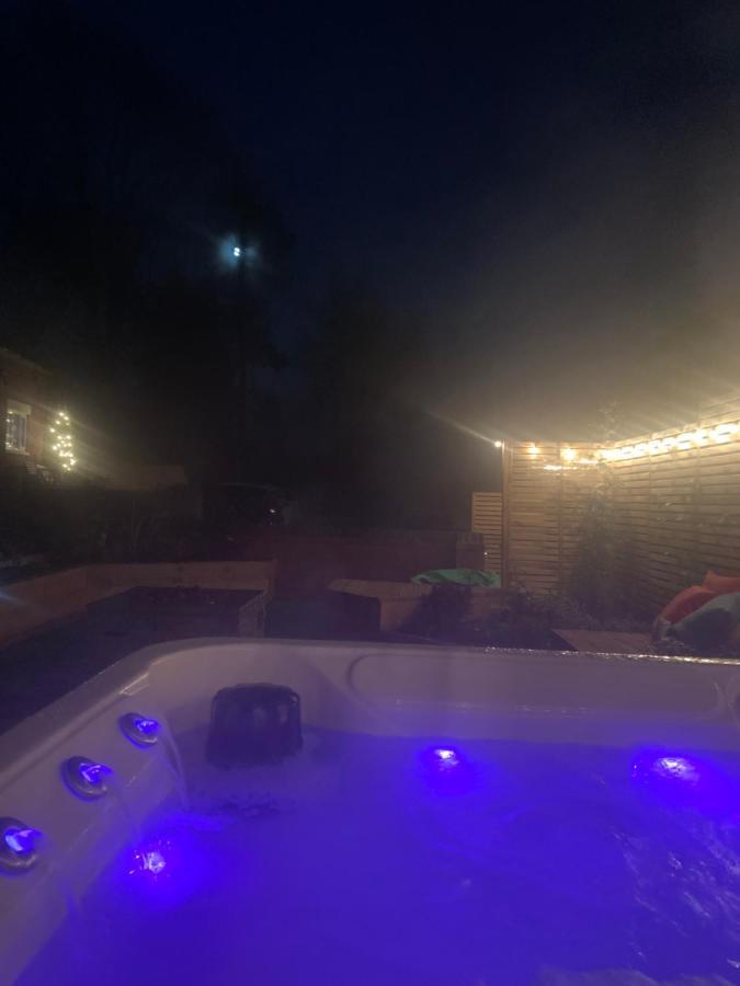 Fantastic Location, Annexe With Hot Tub Vila Warmingham Exterior foto
