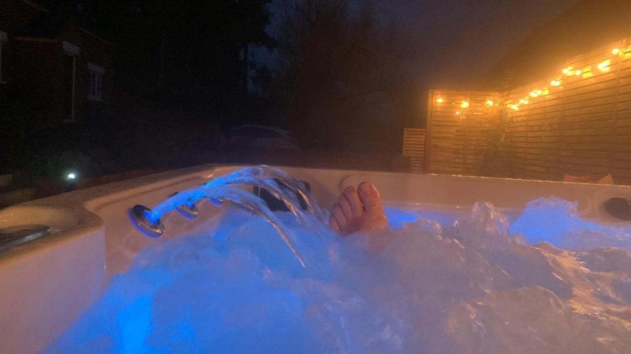 Fantastic Location, Annexe With Hot Tub Vila Warmingham Exterior foto